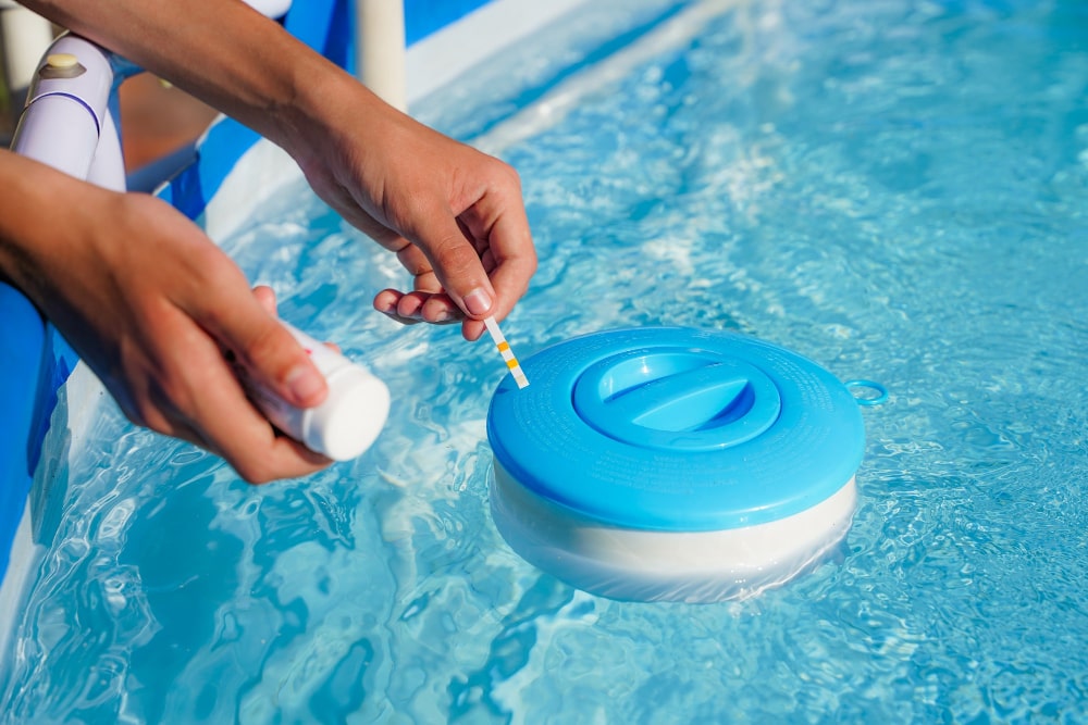 Cómo realizar un mantenimiento adecuado del agua de tu piscina